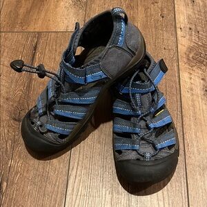 Keen Closed Toe Water Shoes, Big Kid 4